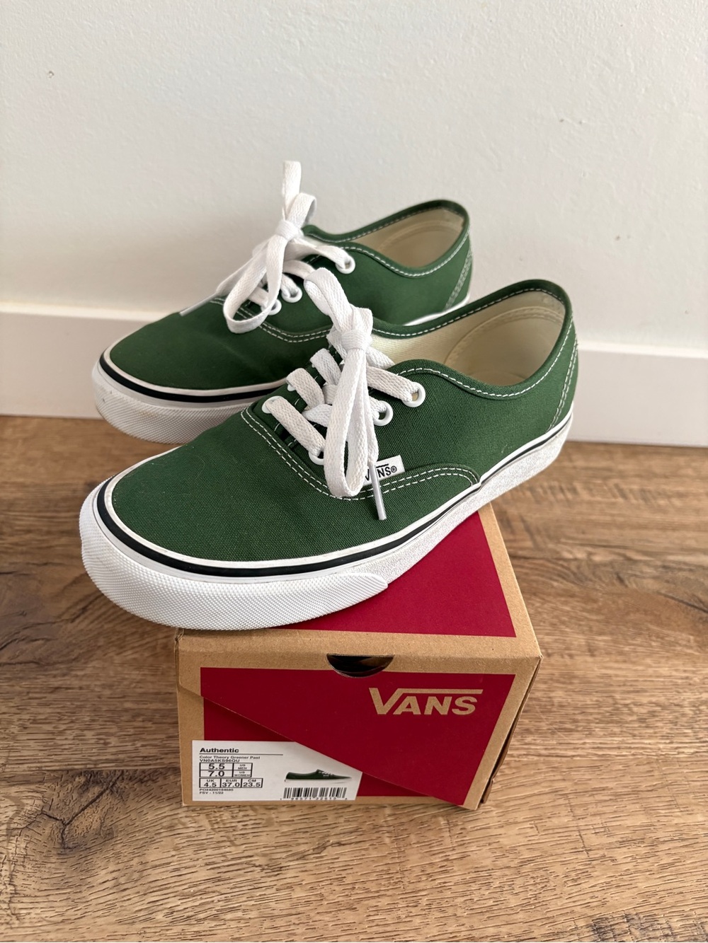 Vans 5.5/7 Green Canvas Shoes - Picture 2 of 7